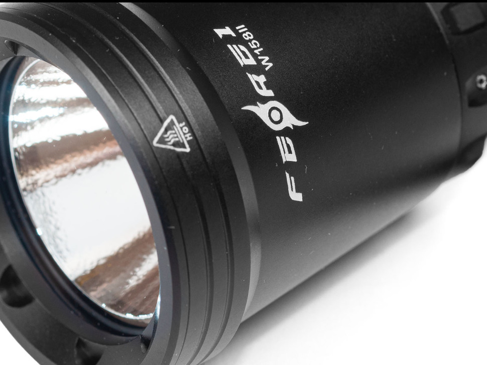 Фонарь FEREI W158II, белый свет, диод XHP50. Яркость: 2060Lm (заявлено производителем). Световой поток 5500 К. Вес 273 гр, размеры: 22,2*4,5*2,7 см. Типоразмер аккумуляторов: 2 х 18650. Переключатель — кольцевой магнитный. Зарядное устройство в комплекте.